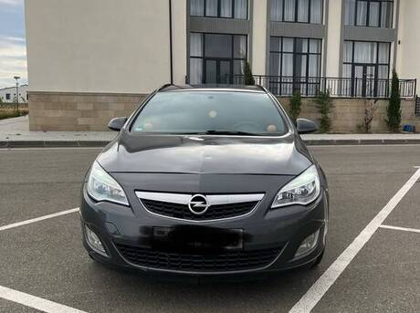 Opel Astra 2011