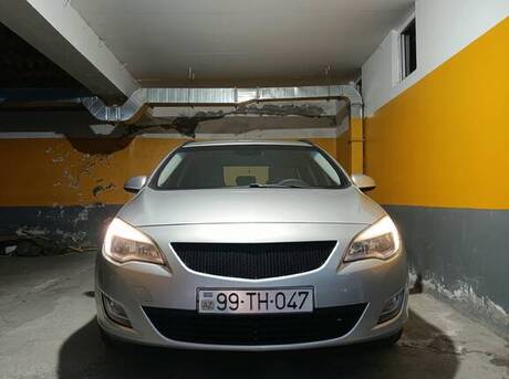Opel Astra 2011