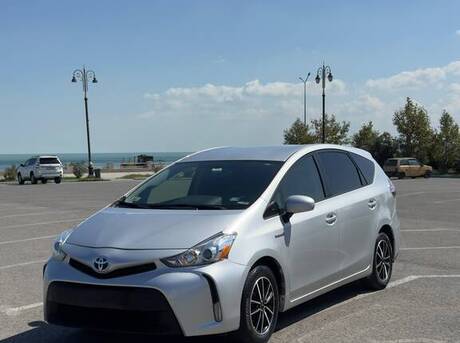 Toyota Prius V 2017