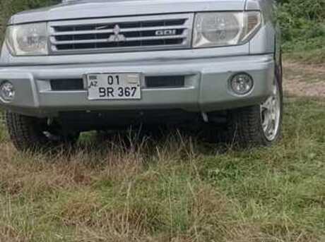 Mitsubishi Pajero io 2000