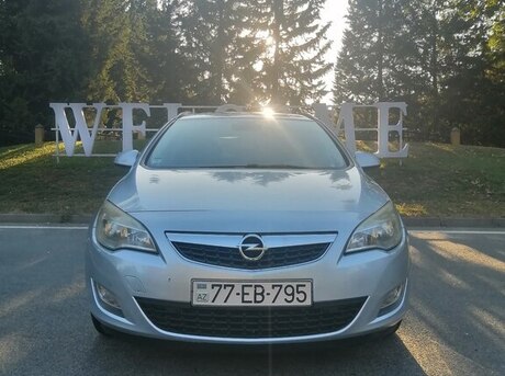 Opel Astra 2011