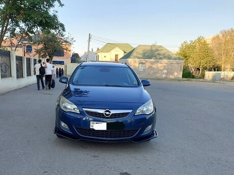 Opel Astra 2011