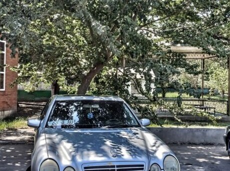 Mercedes E 240 2001