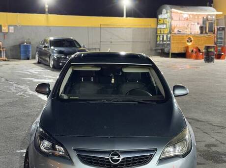 Opel Astra 2011