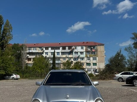Mercedes E 240 2001