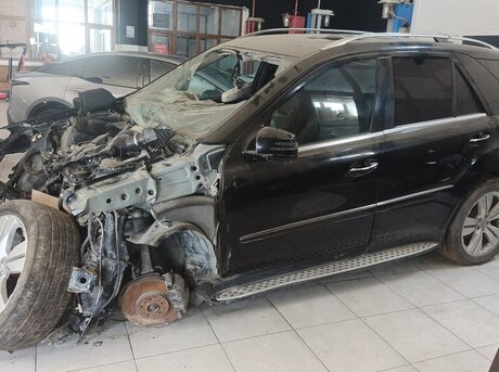Mercedes ML 350 4MATIC 2011