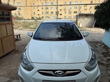 Hyundai Accent 2012