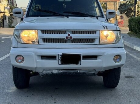 Mitsubishi Pajero io 1999