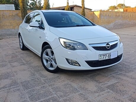 Opel Astra 2011
