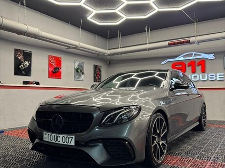 Mercedes E 300 4MATIC 2017