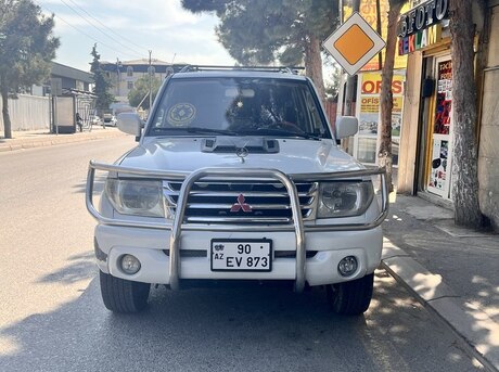 Mitsubishi Pajero io 2002