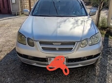 Mitsubishi Airtrek 2001
