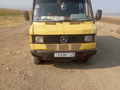 Mercedes 308 D 1990