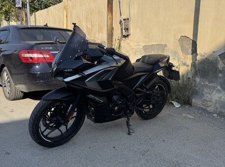 Bajaj Pulsar RS 200 2024
