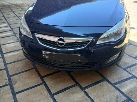 Opel Astra 2011