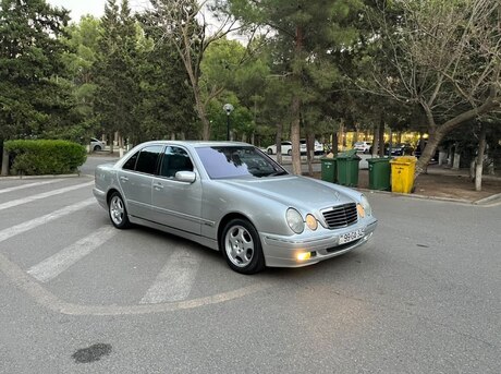 Mercedes E 220 2000