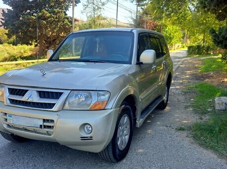 Mitsubishi Pajero 2004