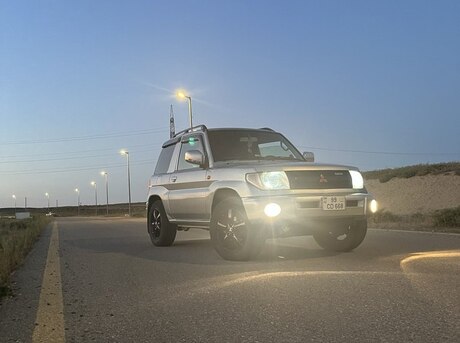 Mitsubishi Pajero io 1999