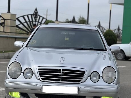 Mercedes E 220 2000