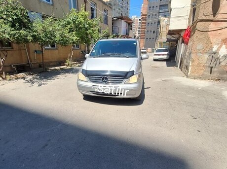 Mercedes Viano 2006