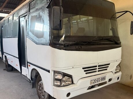 Isuzu NP 37 2008