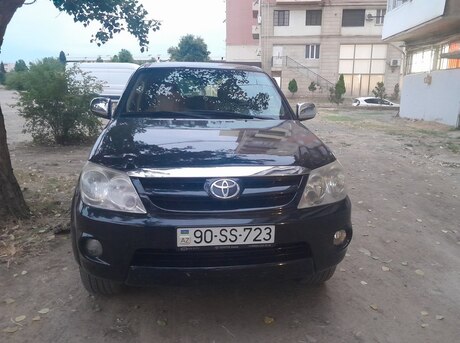 Toyota Fortuner 2005