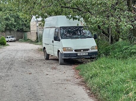 Ford Transit 2000