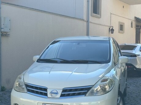 Nissan Tiida 2012