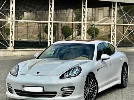 Porsche Panamera 4 2011