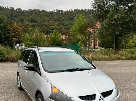 Mitsubishi Grandis 2003