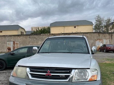 Mitsubishi Pajero 2002
