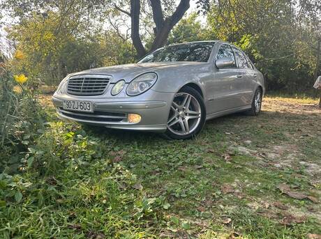 Mercedes E 240 2003
