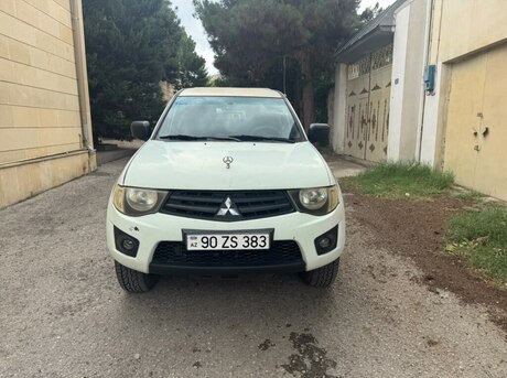 Mitsubishi L200 2013