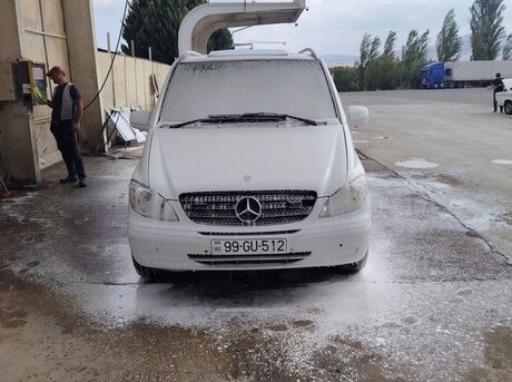 Mercedes  2010