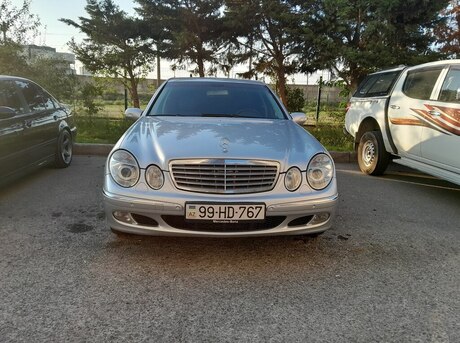 Mercedes E 220 2004