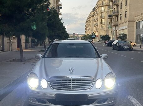 Mercedes E 220 2004