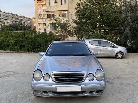 Mercedes E 220 2000