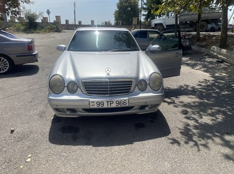 Mercedes E 270 2000