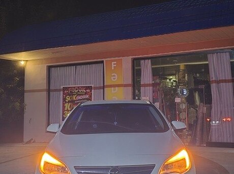 Opel Astra 2012