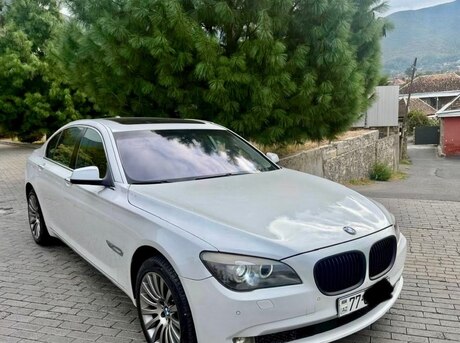 BMW 750 2011