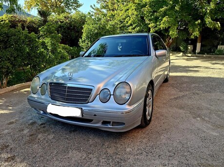Mercedes E 220 2000
