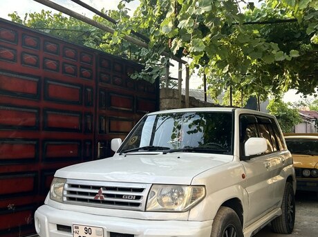 Mitsubishi Pajero io 1999