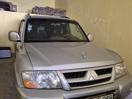 Mitsubishi Pajero 2005