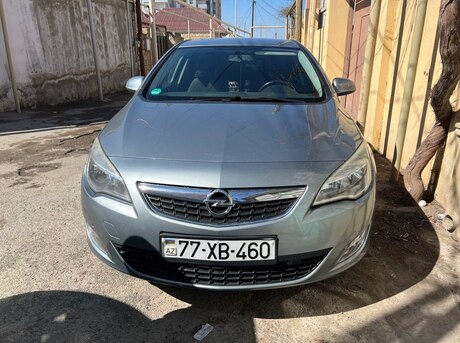 Opel Astra 2011
