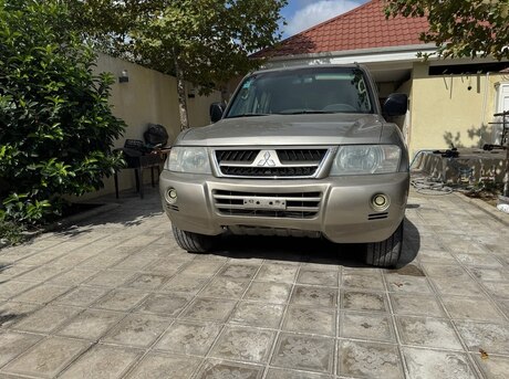 Mitsubishi Pajero 2002