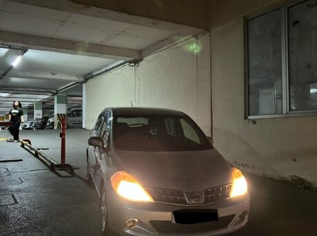 Nissan Tiida 2012