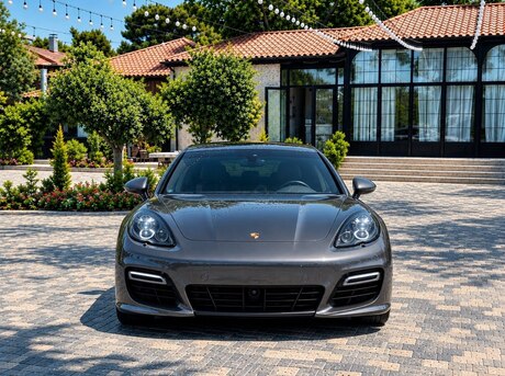Porsche Panamera GTS 2012