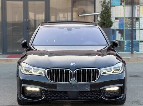 BMW 750 2015