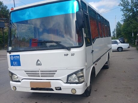 Isuzu NP 37 2010