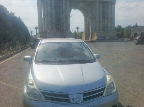 Nissan Tiida 2012